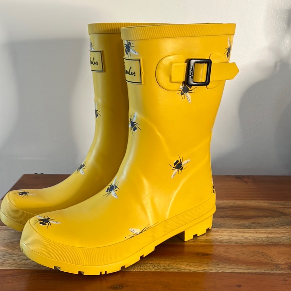 Joules Midi Rain Boots With Bees From Anthropologie.  Size 8.